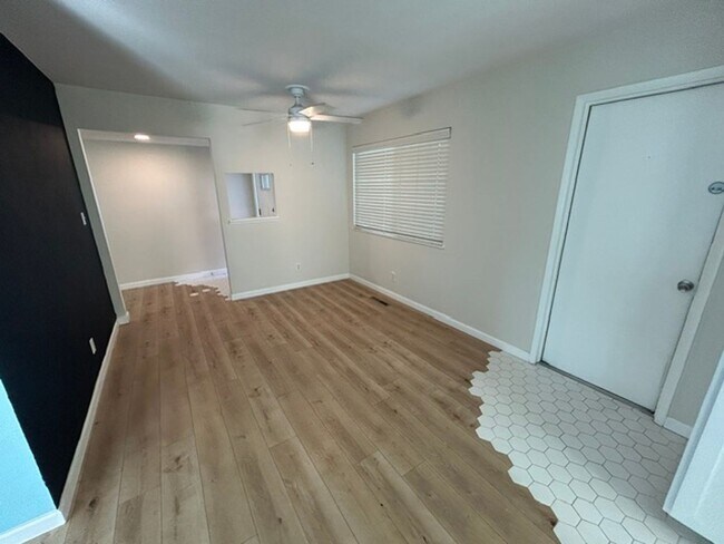 Building Photo - 2647 W Evergreen Ct