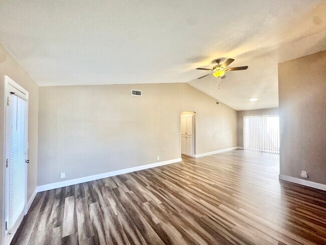 Building Photo - Three Bedroom, Two Bath Home in Citrus Hei...
