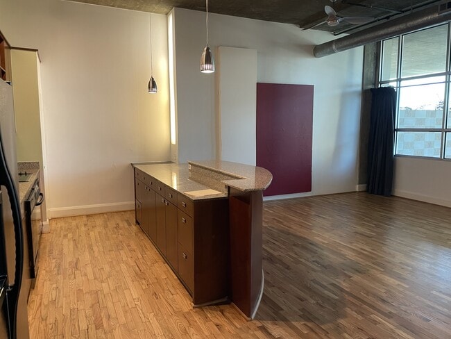 Building Photo - 1401 Calumet St