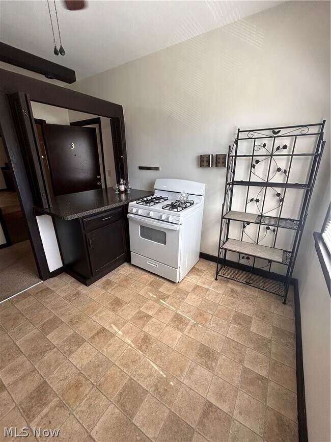 Building Photo - 1707 W 31st Pl