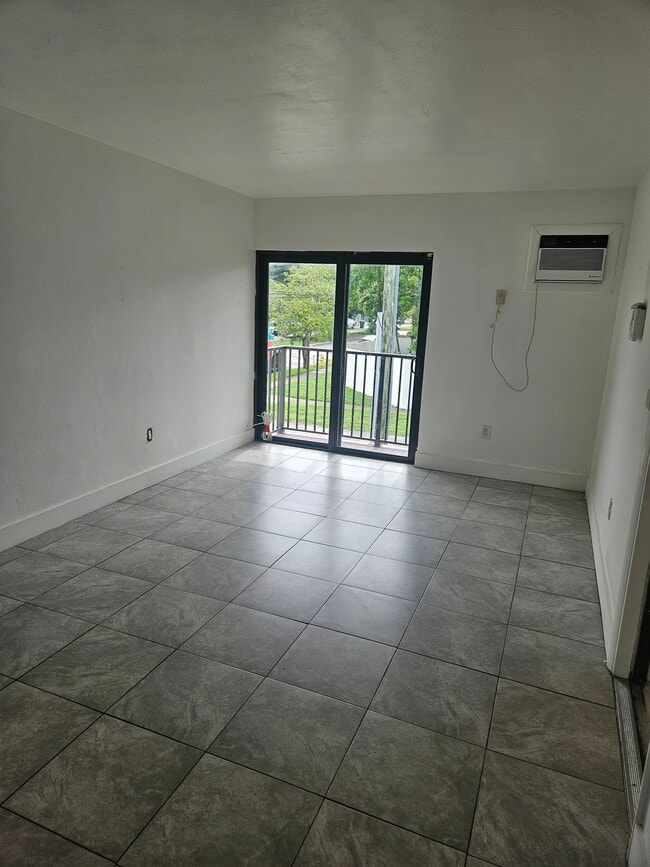 Living room - 170 NW 59th St