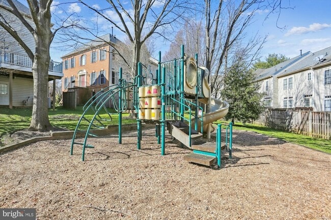 Building Photo - 217 Highland Ridge Ave