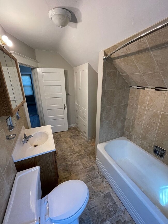 Building Photo - Available June 13th - 4 BED 2 BATH