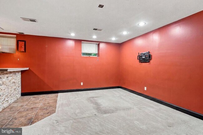 Building Photo - 40 Woodstream Ct