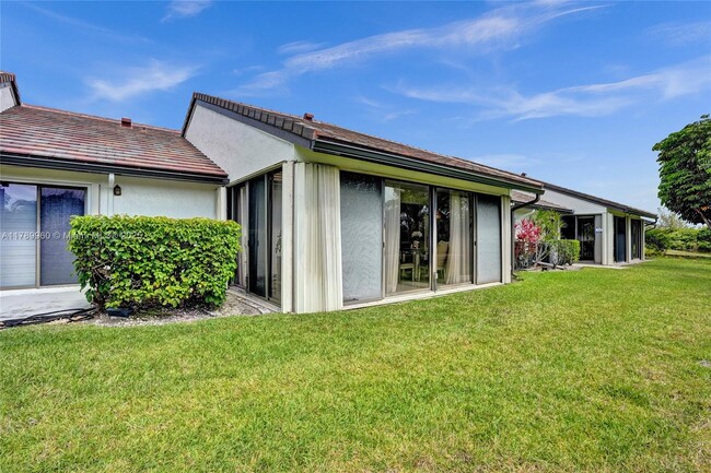 Building Photo - 5646 Parkwalk Cir E