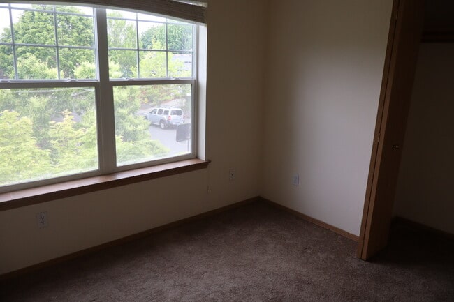 Building Photo - 8464 N Hendricks St