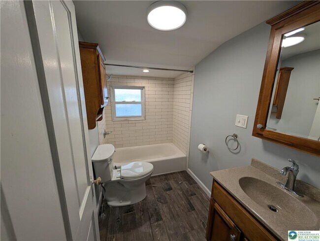 Building Photo - 1111 Catasauqua Rd