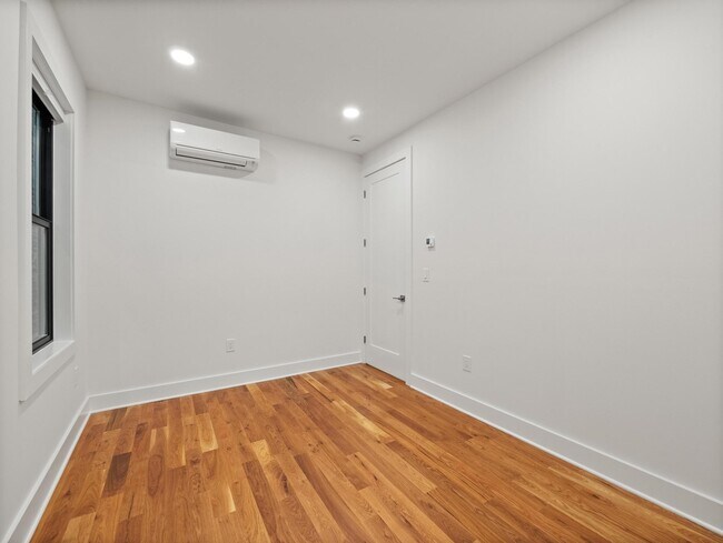 Building Photo - 858 W SIDE Ave