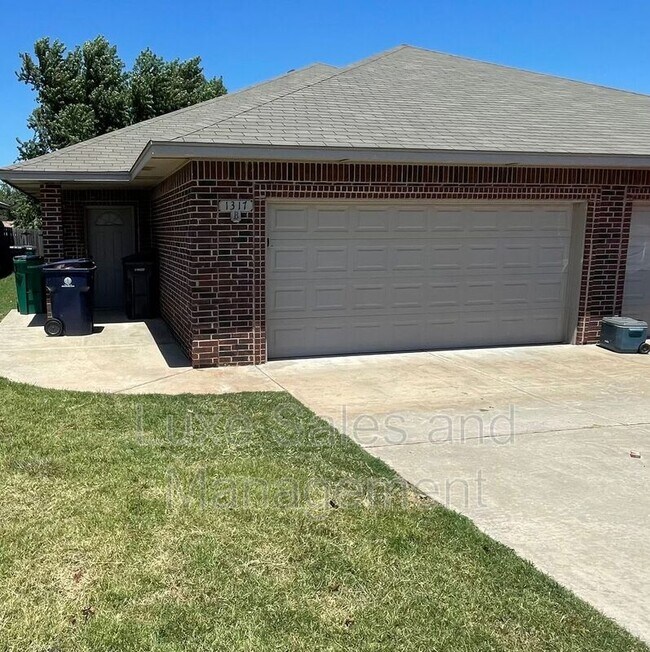 Primary Photo - 1317 Garden Gate Dr