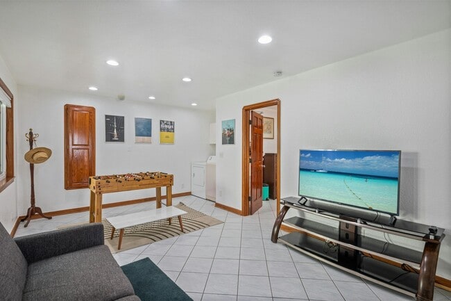 Building Photo - 208 Marine Ave
