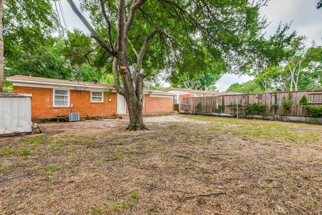 Building Photo - Newly Renovated 3 Bedroom Home