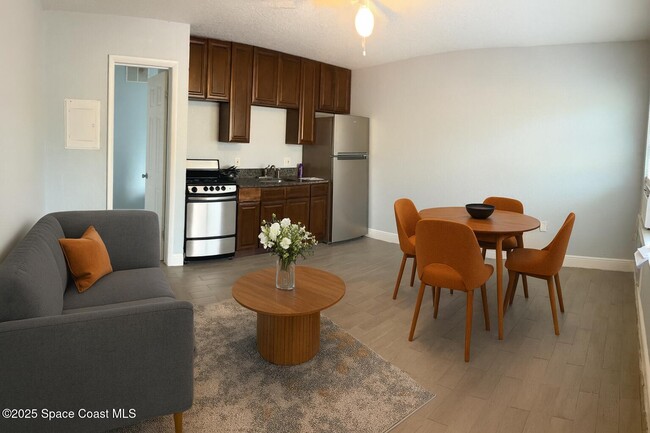 Building Photo - 6100 Ridgewood Ave