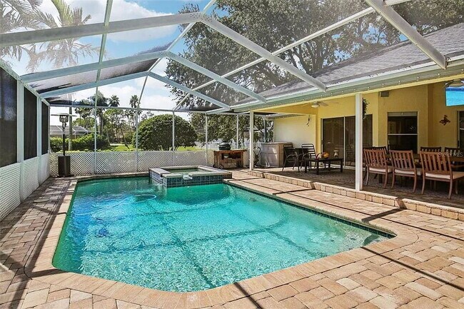 Building Photo - "Pool Home! Spacious 3-Bed, 2-Bath Gem on Shoreline Drive, Clearwater"