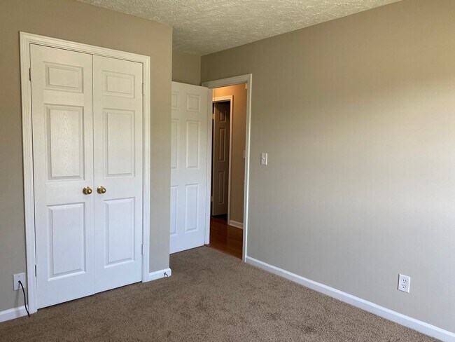 Building Photo - Charming 3-Bedroom Brick Home with Modern ...