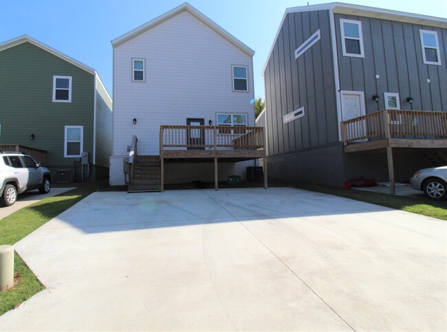 Building Photo - 2047 S Florida Way