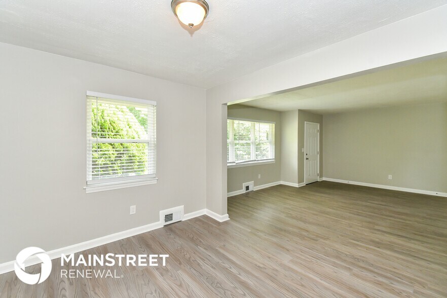 Building Photo - 1660 Valencia Rd