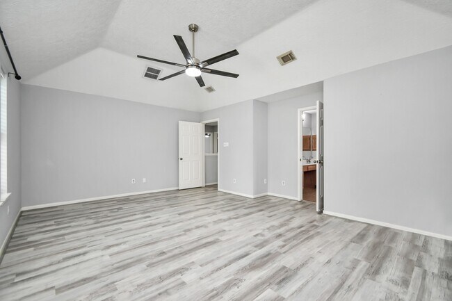 Building Photo - 2707 Blue Mist Dr