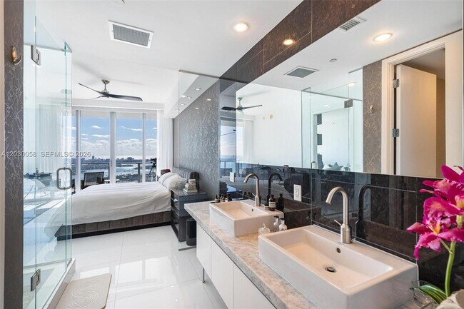 Building Photo - 1100 Biscayne Blvd