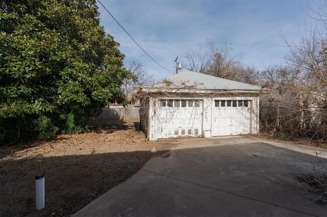 Building Photo - 2555 NW 20th St