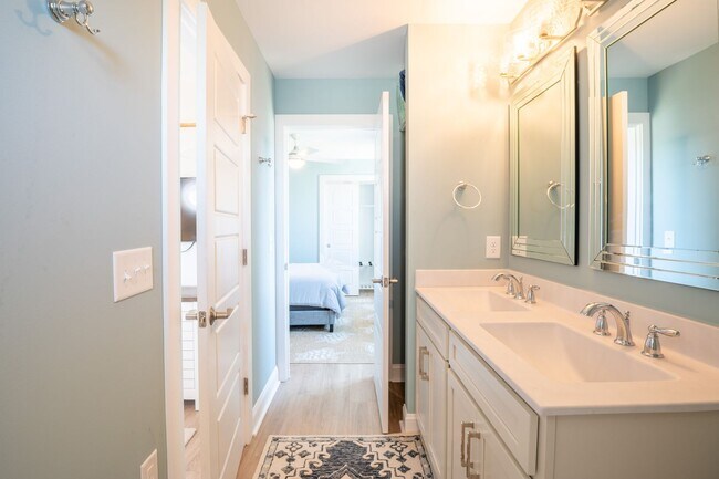 Building Photo - PERFECT BEACH GETAWAY - AVAILABLE JAN-May ...