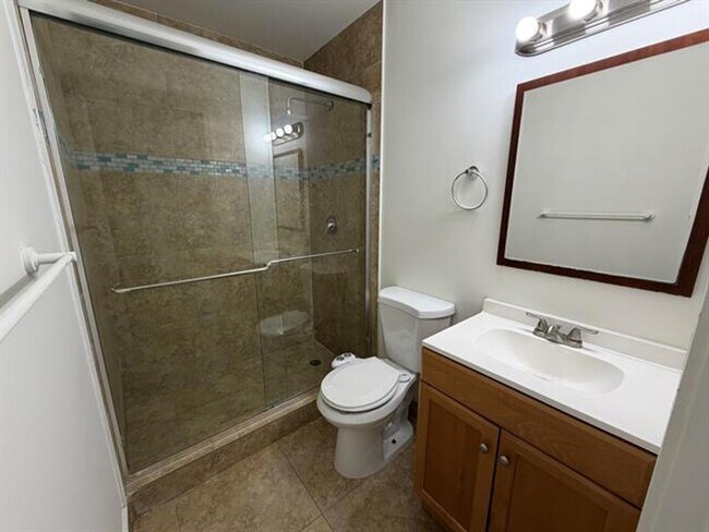 Building Photo - 2000 NE 135th St