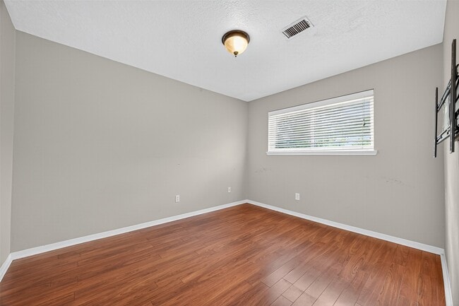 Building Photo - 6107 Howland Ct