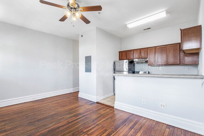 Building Photo - 1124 Hull St