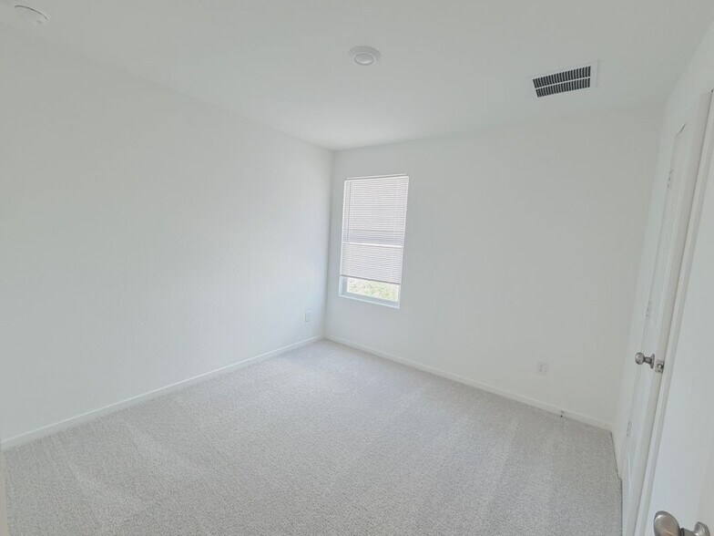 Building Photo - 449 Jones Bch Ln
