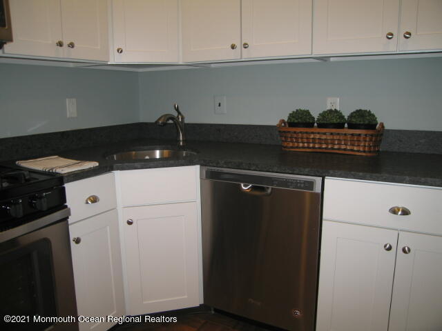 Building Photo - 90 Quince Ct