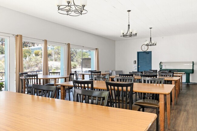 Building Photo - 840 Hilgard Ave