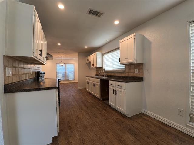 Building Photo - 1738 Hartford Dr