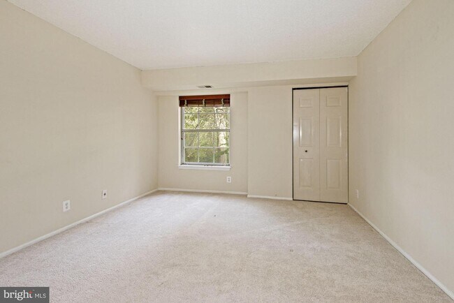 Building Photo - 7640 Provincial Dr