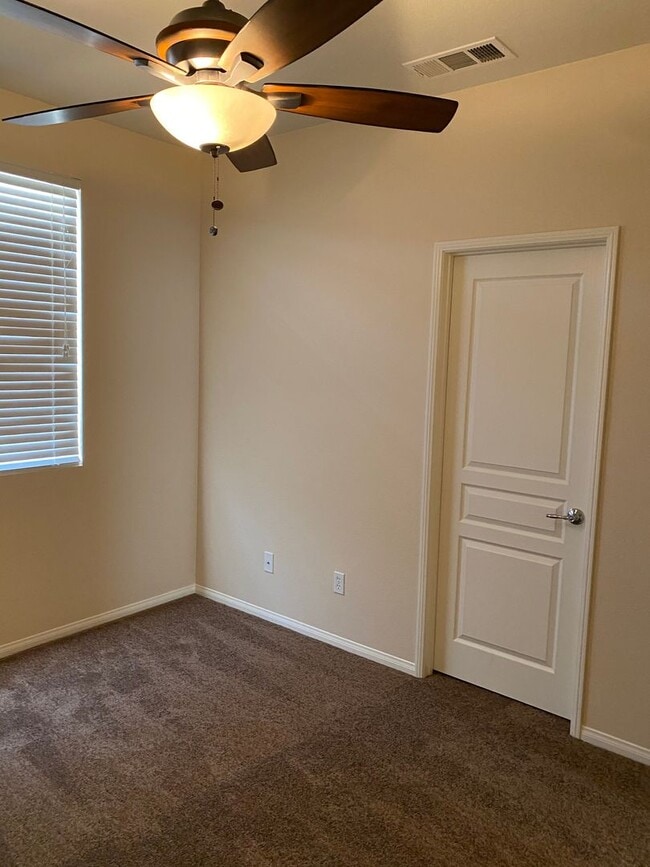 Building Photo - 3 BEDROOM VICTORVILLE HOME