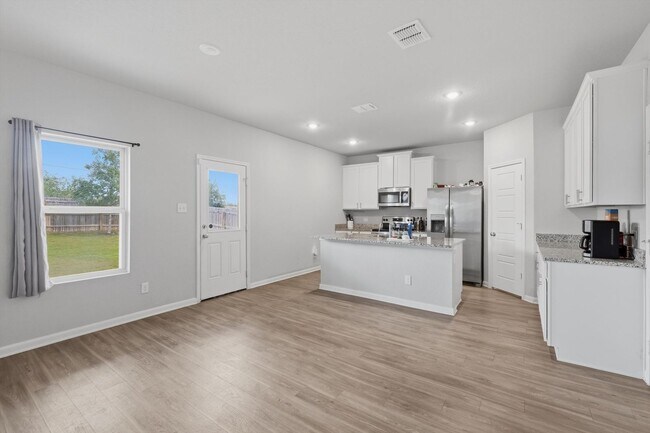 Building Photo - Bright & Airy Living Near Lackland AFB