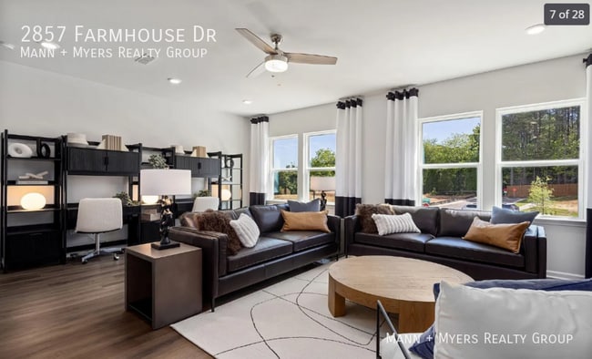 Building Photo - 2857 Farmhouse Dr