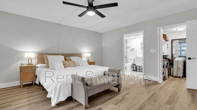 Building Photo - 10192 Seminole Island Dr