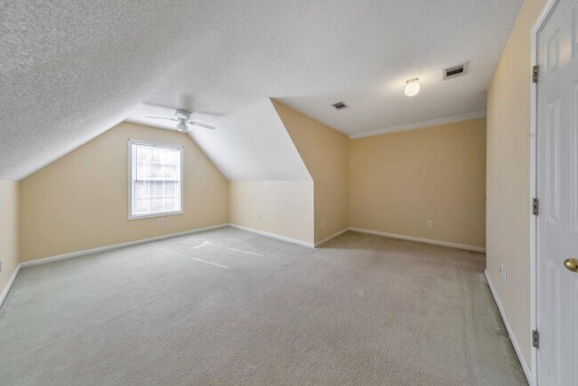 Building Photo - 2025 Baramore Oaks Dr