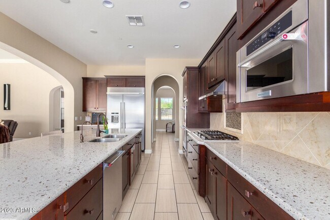 Building Photo - Gorgeous 5 bed 4.5 bath single level home in Scottsdale