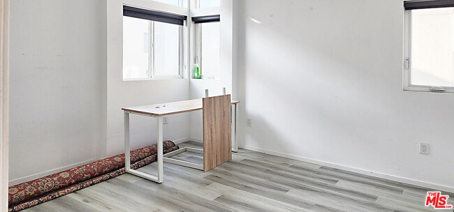 Building Photo - 1224 Alexandria Ave