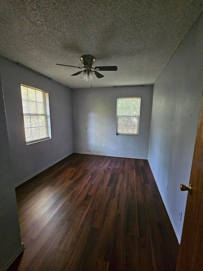 Building Photo - 502 Marconi St