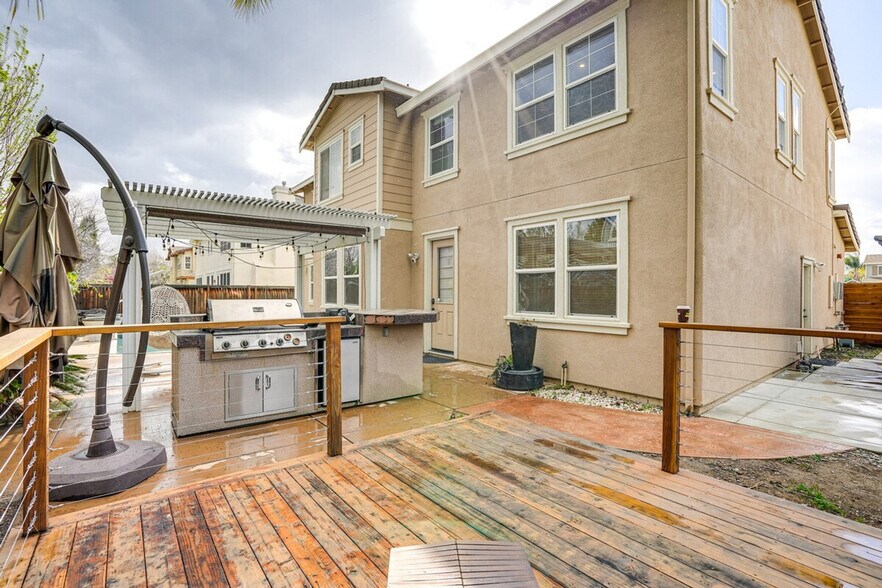 Building Photo - 1673 Harmony St