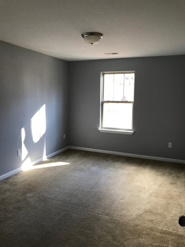 Building Photo - 4 bedroom, 2.5 bath centrally located in Travelers Rest  and North Greenville University!!