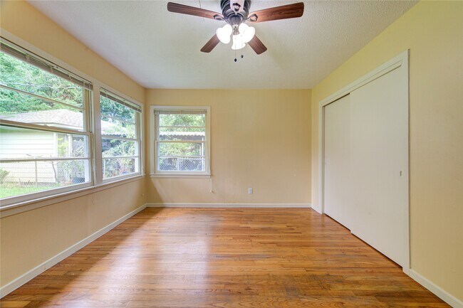 Building Photo - 4046 Woodfin St