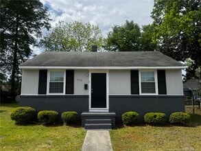 Building Photo - 1009 Cherry St