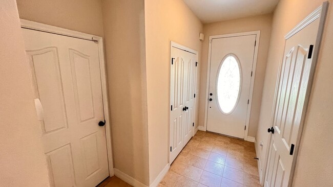 Building Photo - Charming 3-Bedroom Townhome in Oviedo – La...