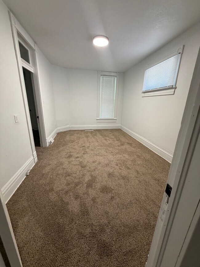 Building Photo - Newly Updated 2 Bedroom House with off street parking!