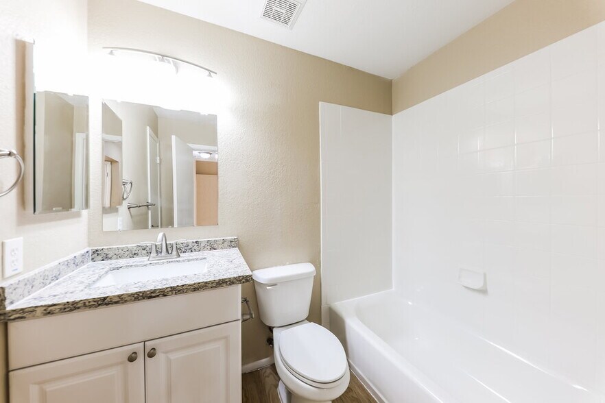 Building Photo - 10801 W Wagon Wheel Dr