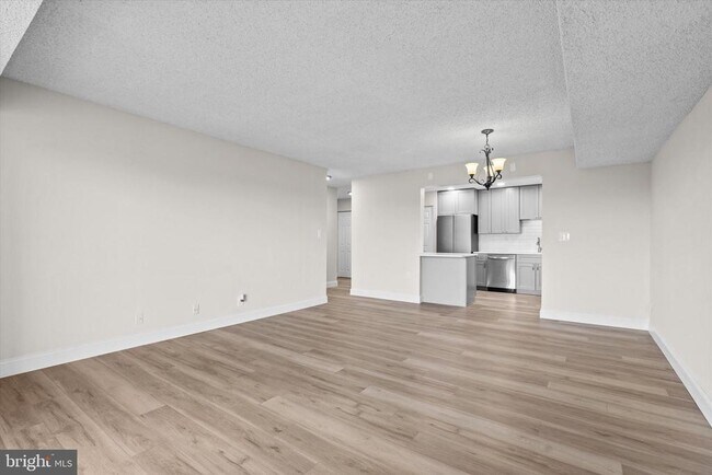 Building Photo - 3800 Powell Ln