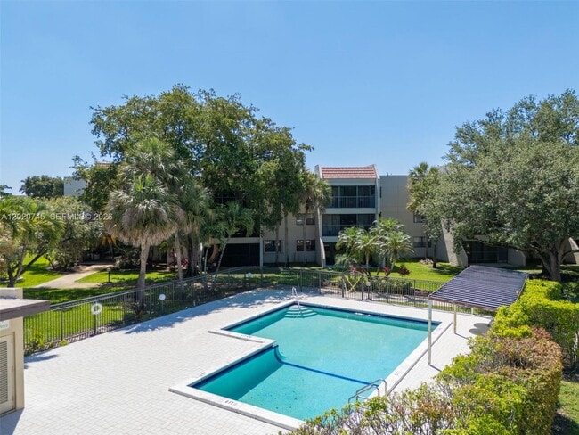 Building Photo - 200 Lakeview Dr