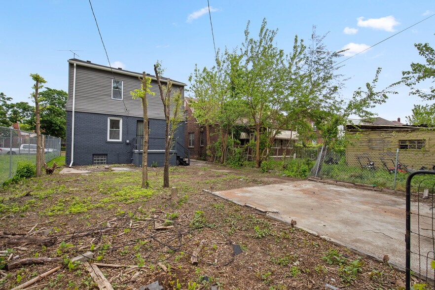 Building Photo - 15781 Washburn St